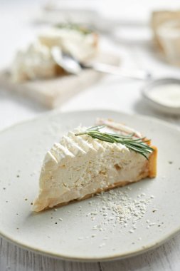 Ev yapımı hindistan cevizli turta.