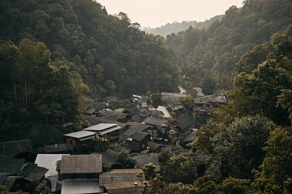 茂密森林深处的Mae Kampong山村风景 — 图库照片