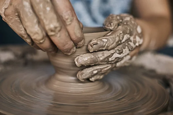 Mãos Artesão Artista Trabalhando Cerâmica Wheel Selective Focu — Fotografia de Stock