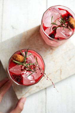 Soğuk yaz içeceği, Pembe Gül kokteyli veya moktail, seçici odaklanma