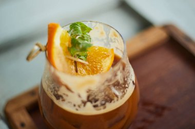 Espresso tonik, gazozlu yaz içeceği.