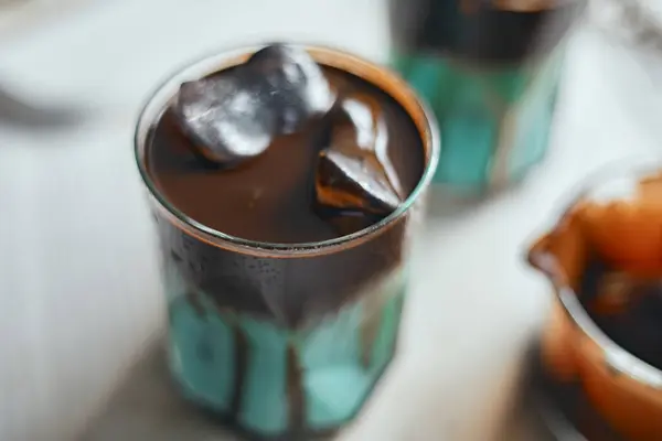 Minuman Mint Cokelat Tanda Tangan Dalam Gelas Focu Selektif — Stok Foto