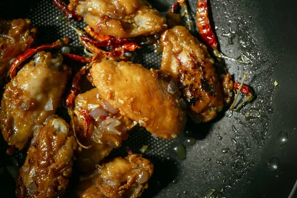 Ayam Goreng Dengan Saus Tamarind Makanan Thailand Focu Selektif — Stok Foto