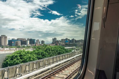 Tayvan treninin içinde, rüzgar manzaralı.