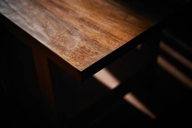 Ayrıntılı ahşap masayı kapat, seçici odak