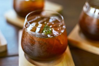 Thai meşrubatı, limonlu çay, limon suyu ve şekerli siyah çay.