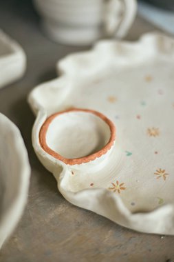 Çamur atölyesi Çömlek yapma süreci.