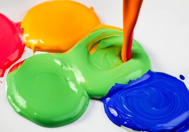 Akrilik boyanın çeşitli renklerinin soyut görüntüsü