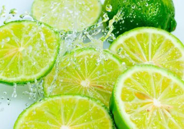 Islak limon yakın çekim. Arkaplan yetkileri