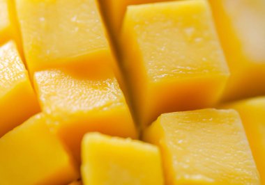 Mango meyvesi ve mango küpleri, tropikal meyveler