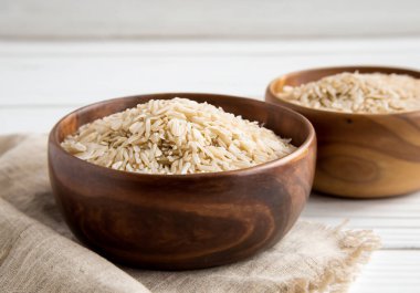 Kahverengi pirincin kapağını kapat.