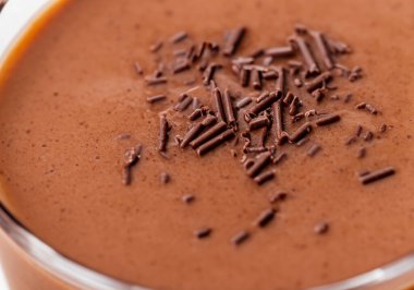  Çikolatalı milkshake 'i kapat, seçici odak