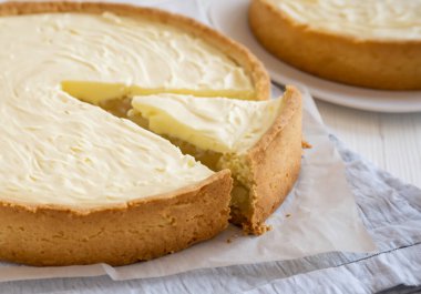 Süzme peynirli ev yapımı kurabiye turtası