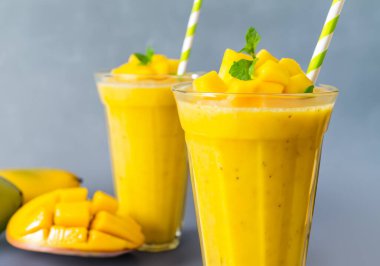 Masada muz ve mango püresi.