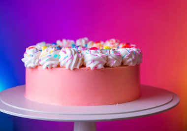 Rengarenk bir poposu olan pamuk helva pastası.