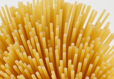 Çiğ makarna şekillerini kapat ve arkaplanı oluştur