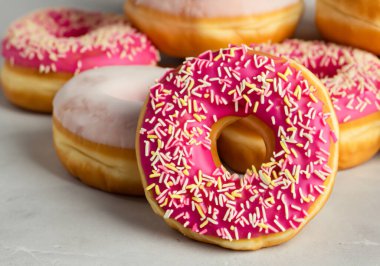 Masada ev yapımı yuvarlak jöleli çörekler var!