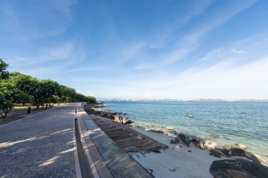 Chonburi Thailan 'daki Koh Sichang plajı.