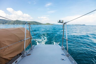 Yaz günü Phuket Denizi manzarası.