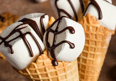 Waffle külahında şekerlemeler, seçici odak