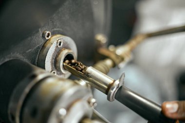 Profesyonel kahve kızartma makinesi, seçici odaklanma.