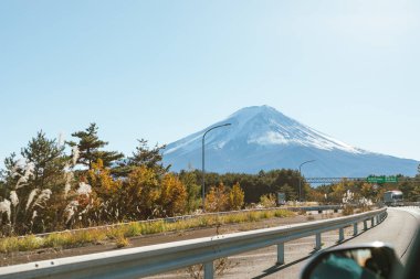 Japonya 'daki Fuji Dağı' nın olduğu vitrinden görüntüle