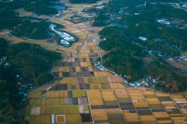 Uçak penceresinden bulutlara, Japonya manzarası.