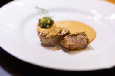 Albufera soslu ızgara bifteği kapat.