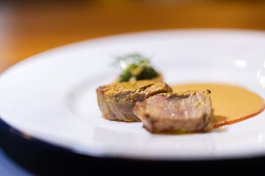 Albufera soslu ızgara bifteği kapat.