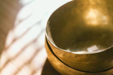 Tibet şarkı söyleyen bakır kase, alternatif tıp.