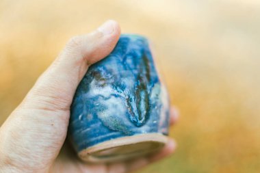 seramik kahve fincanı bulanık arkaplanda