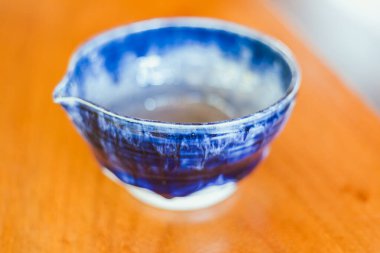 Seramik çırpma kabını kapat.