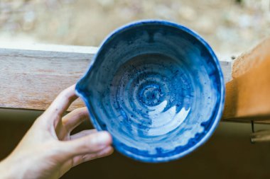 Seramik çırpma kabını kapat.