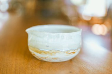 Seramik çırpma kabını kapat.