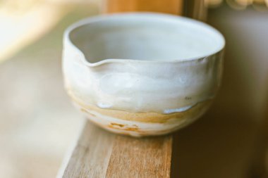 Seramik çırpma kabını kapat.