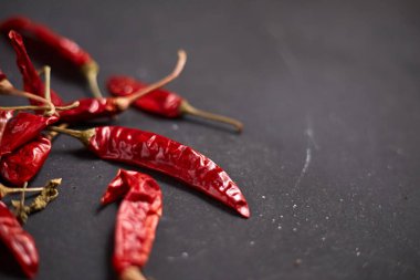 Kırsal bölgede kurutulmuş kırmızı biber.