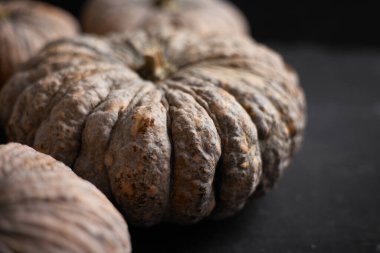 Siyah arka planda Tayland balkabağını kapat.