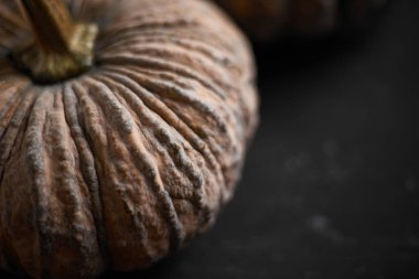 Siyah arka planda Tayland balkabağını kapat.