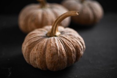 Siyah arka planda Tayland balkabağını kapat.