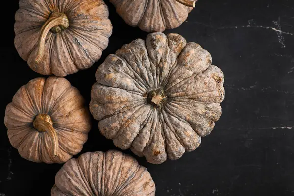 Siyah arka planda Tayland balkabağını kapat.