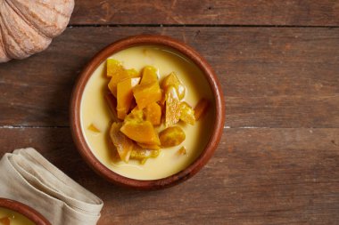 Hindistan cevizi sütünde haşlanmış balkabağı, Tayland Tatlısı.