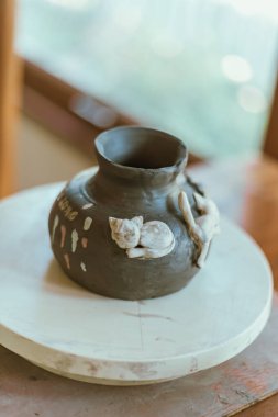 Çamur çömlek seramik ürünleri, çömlek yapma süreci. .