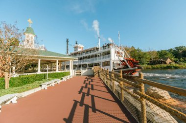 Tokyo, Japonya - 27 Kasım 2024: Tokyo Disneyland manzarası