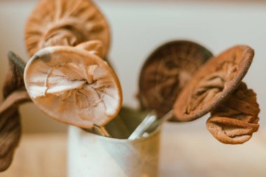 Çay poşetini kapat, Tayland usulü.