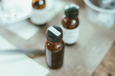 Olgun parfüm iğnesi. Ekstra yağ, parfüm örneği.