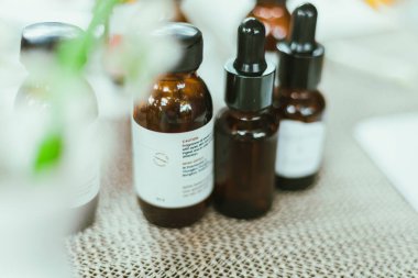 Olgun parfüm iğnesi. Ekstra yağ, parfüm örneği.