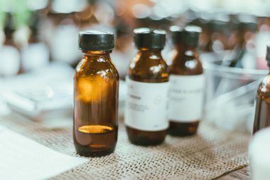 Olgun parfüm iğnesi. Ekstra yağ, parfüm örneği.