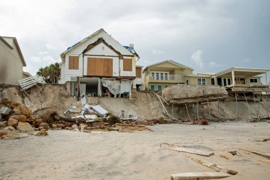 11 Kasım 2022, Florida, Wilbur-By-The-Sea: Ian ve Nicole kasırgaları sonucunda plaj erozyonu ve rüzgârından kaynaklanan yıkım.