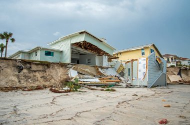 11 Kasım 2022, Florida, Wilbur-By-The-Sea: Ian ve Nicole kasırgaları sonucunda plaj erozyonu ve rüzgârından kaynaklanan yıkım.