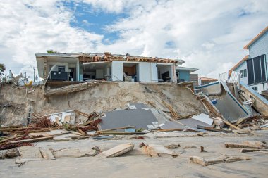 11 Kasım 2022, Florida, Wilbur-By-The-Sea: Ian ve Nicole kasırgaları sonucunda plaj erozyonu ve rüzgârından kaynaklanan yıkım.